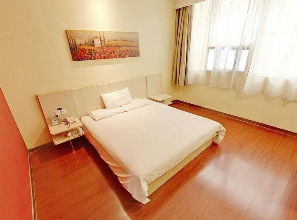ฮั่นถิง โฮเทล เซี่ยงไฮ้ สถานีรถไฟใต้ดินสนามฟุตบอลหงโขว Hotel ภายนอก รูปภาพ