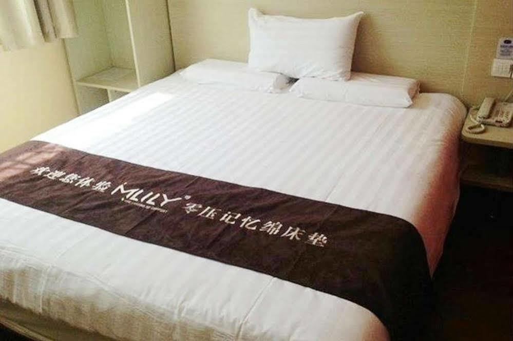 ฮั่นถิง โฮเทล เซี่ยงไฮ้ สถานีรถไฟใต้ดินสนามฟุตบอลหงโขว Hotel ภายนอก รูปภาพ