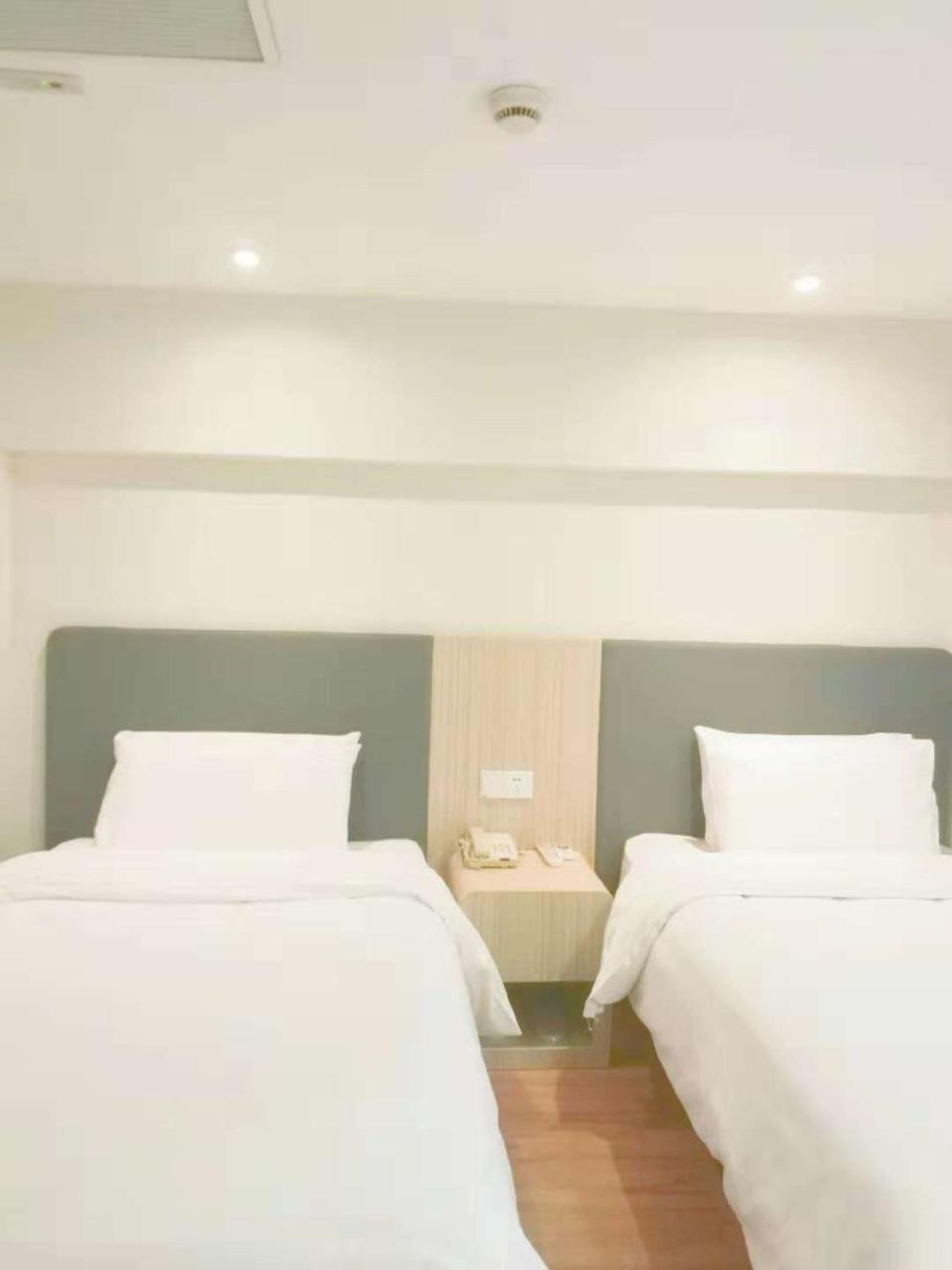 ฮั่นถิง โฮเทล เซี่ยงไฮ้ สถานีรถไฟใต้ดินสนามฟุตบอลหงโขว Hotel ภายนอก รูปภาพ