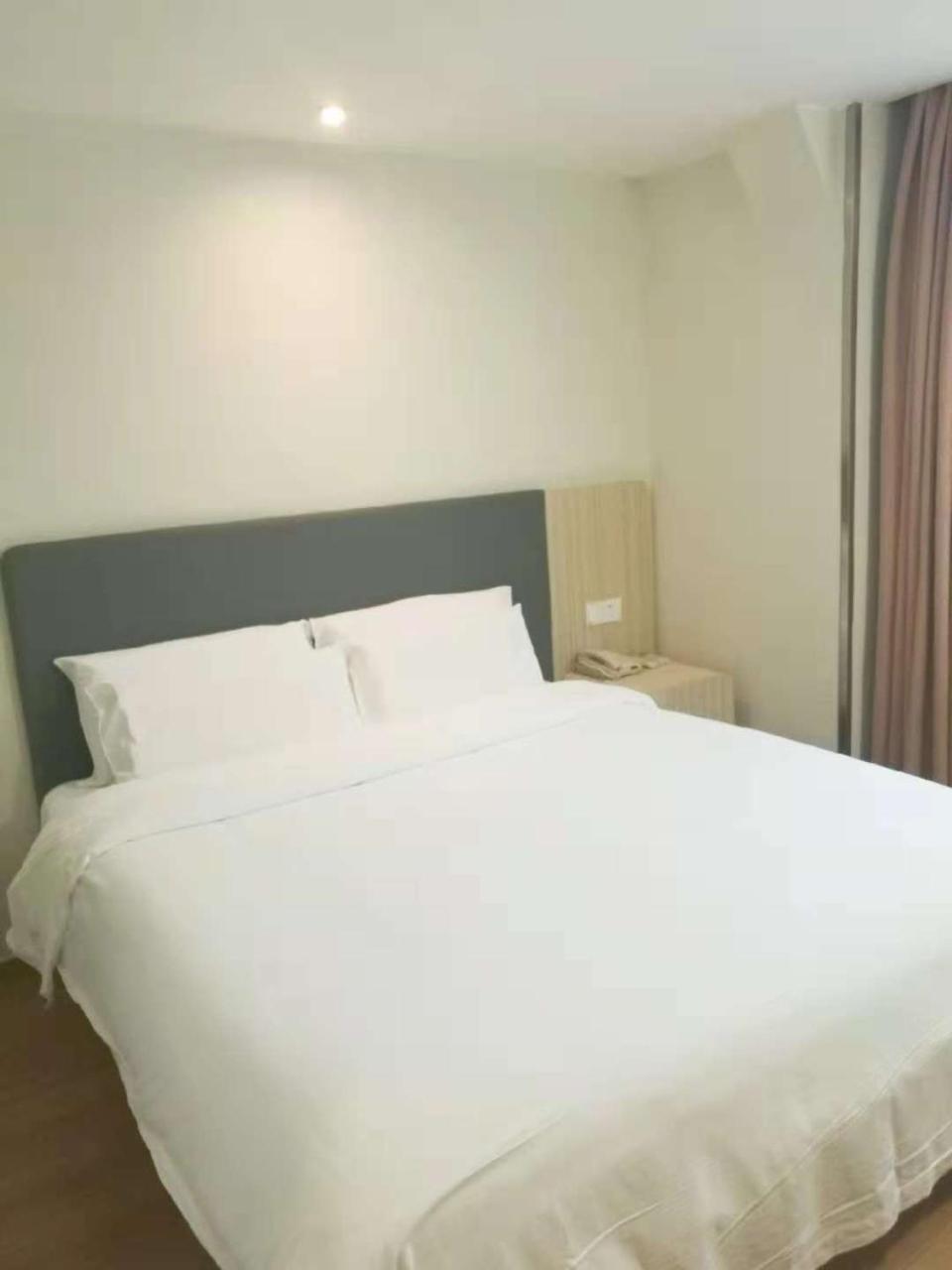ฮั่นถิง โฮเทล เซี่ยงไฮ้ สถานีรถไฟใต้ดินสนามฟุตบอลหงโขว Hotel ภายนอก รูปภาพ
