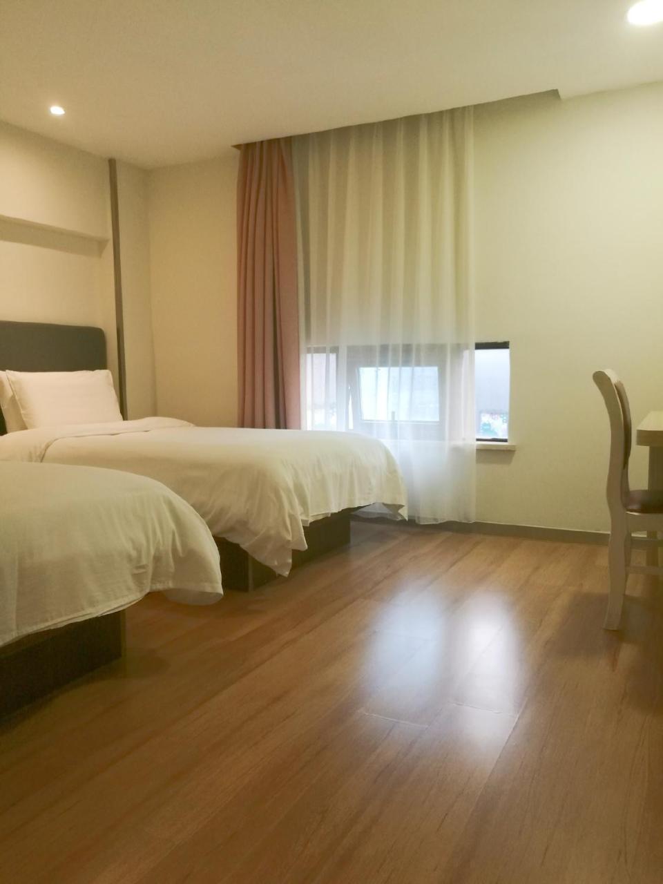 ฮั่นถิง โฮเทล เซี่ยงไฮ้ สถานีรถไฟใต้ดินสนามฟุตบอลหงโขว Hotel ภายนอก รูปภาพ